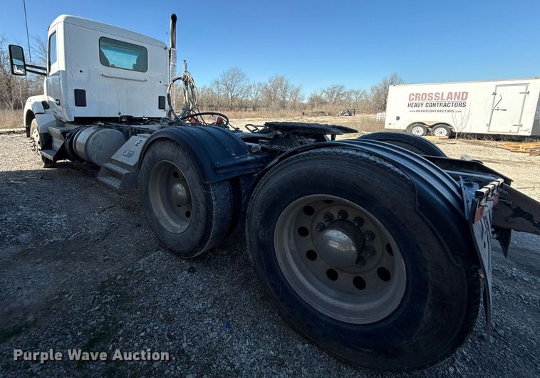 image for item DM5608 2015 Kenworth T880 semi truck