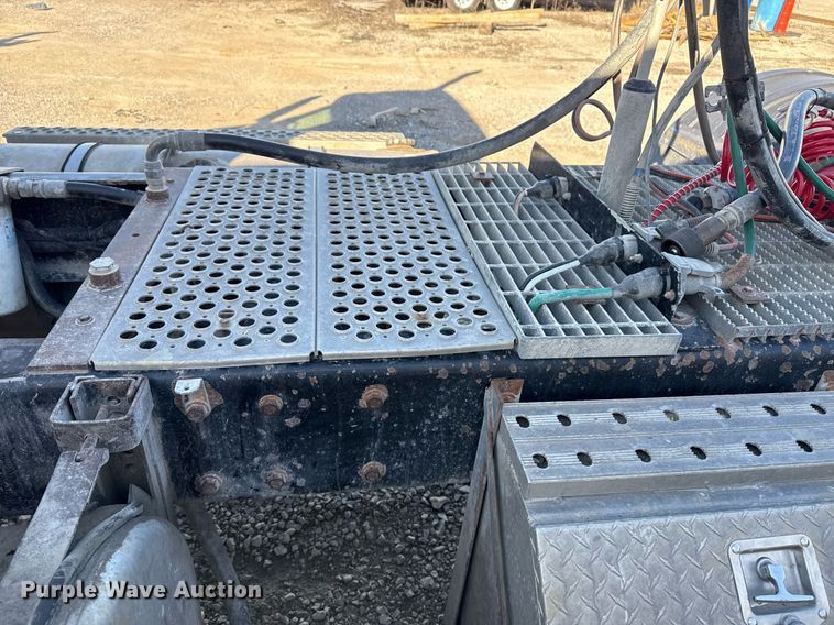 image for item DM5608 2015 Kenworth T880 semi truck