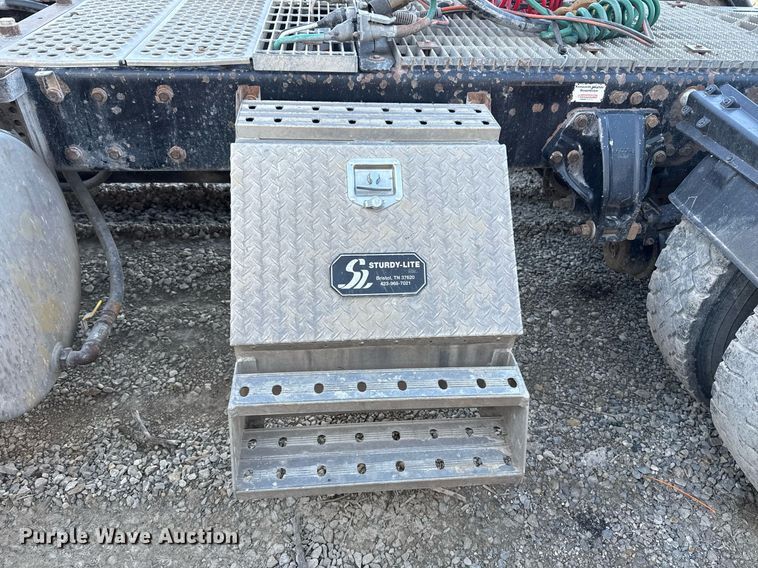 image for item DM5608 2015 Kenworth T880 semi truck