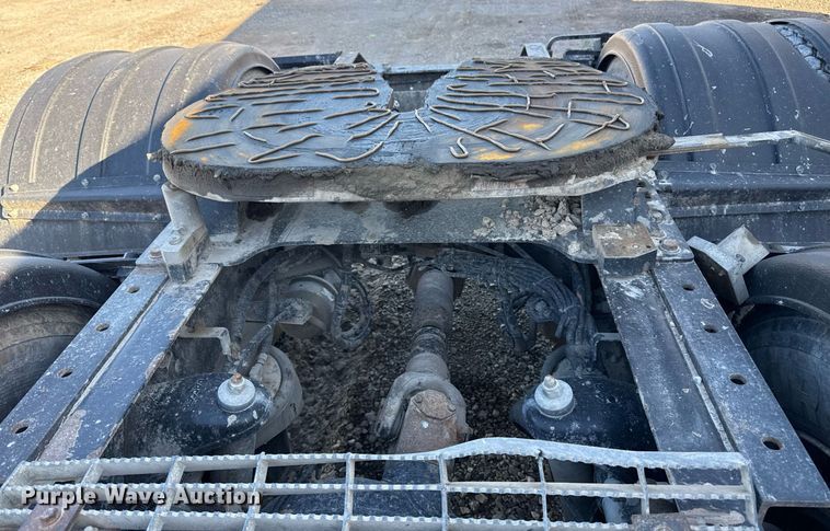 image for item DM5608 2015 Kenworth T880 semi truck