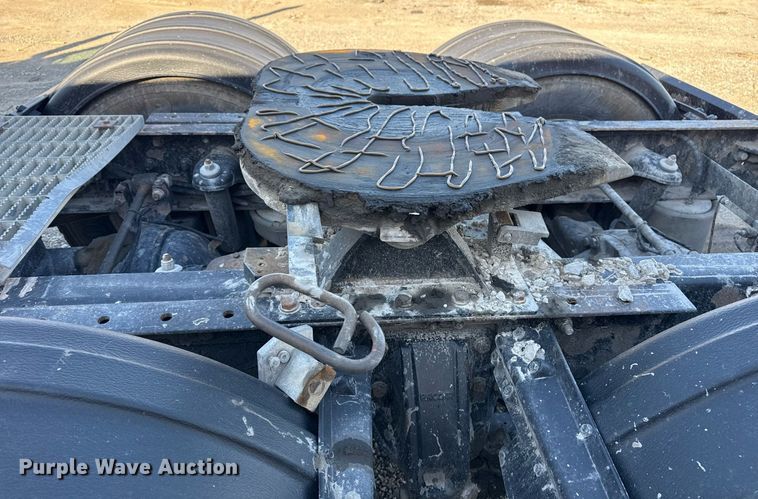 image for item DM5608 2015 Kenworth T880 semi truck