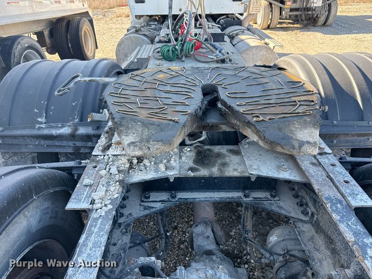 image for item DM5608 2015 Kenworth T880 semi truck