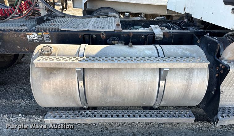 image for item DM5608 2015 Kenworth T880 semi truck