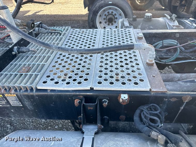 image for item DM5608 2015 Kenworth T880 semi truck