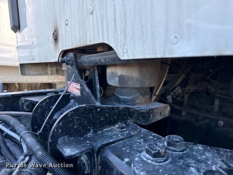 image for item DM5608 2015 Kenworth T880 semi truck