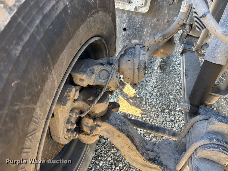 image for item DM5608 2015 Kenworth T880 semi truck