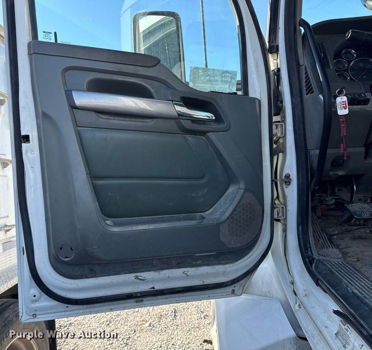 image for item DM5608 2015 Kenworth T880 semi truck