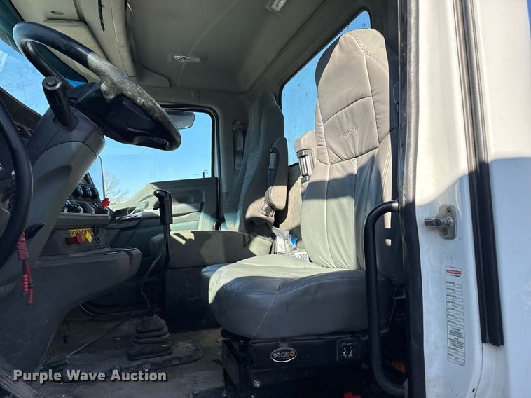 image for item DM5608 2015 Kenworth T880 semi truck