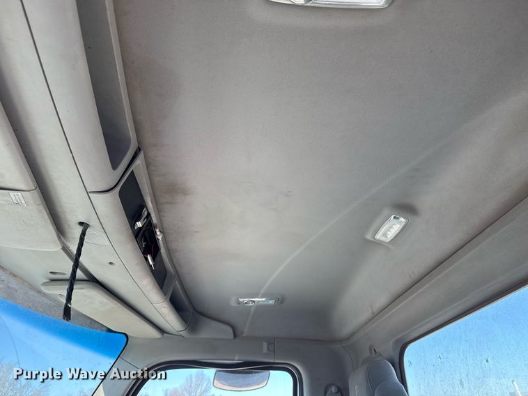 image for item DM5608 2015 Kenworth T880 semi truck