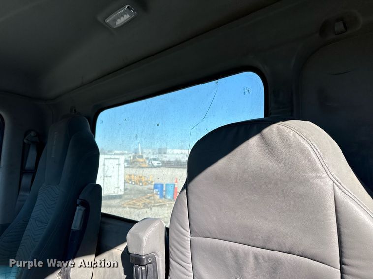 image for item DM5608 2015 Kenworth T880 semi truck