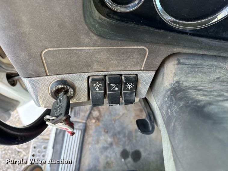 image for item DM5608 2015 Kenworth T880 semi truck