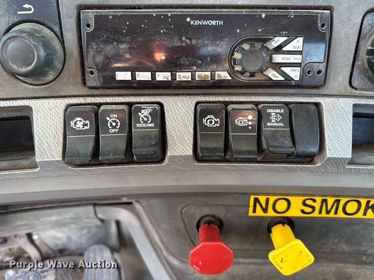 image for item DM5608 2015 Kenworth T880 semi truck