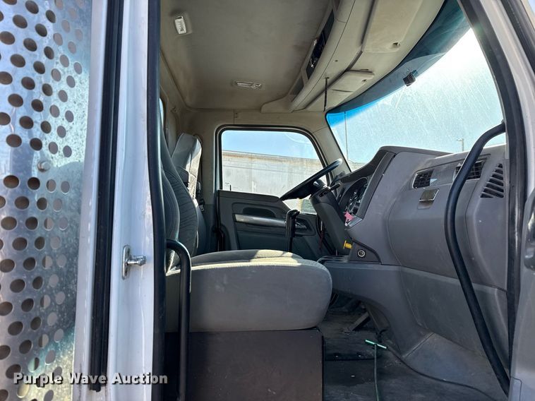 image for item DM5608 2015 Kenworth T880 semi truck