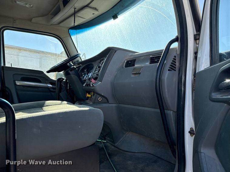 image for item DM5608 2015 Kenworth T880 semi truck
