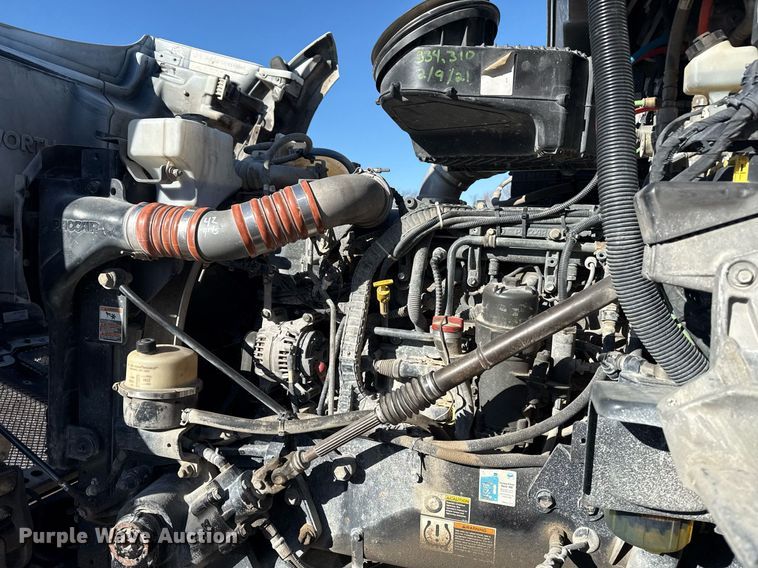 image for item DM5608 2015 Kenworth T880 semi truck