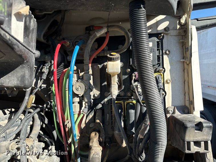 image for item DM5608 2015 Kenworth T880 semi truck