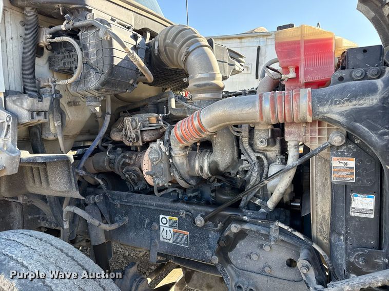 image for item DM5608 2015 Kenworth T880 semi truck