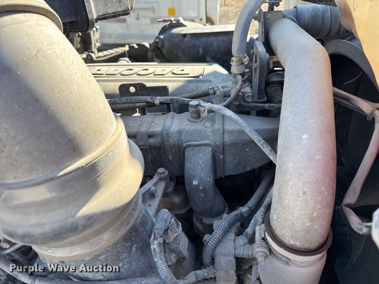 image for item DM5608 2015 Kenworth T880 semi truck