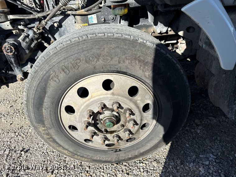 image for item DM5608 2015 Kenworth T880 semi truck