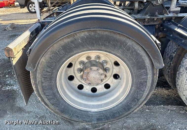 image for item DM5608 2015 Kenworth T880 semi truck