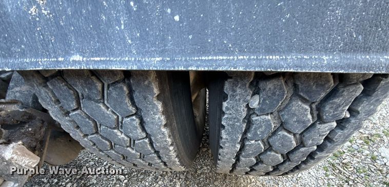 image for item DM5608 2015 Kenworth T880 semi truck