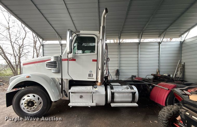 image for item DM5632 2013 Freightliner Coronado semi truck