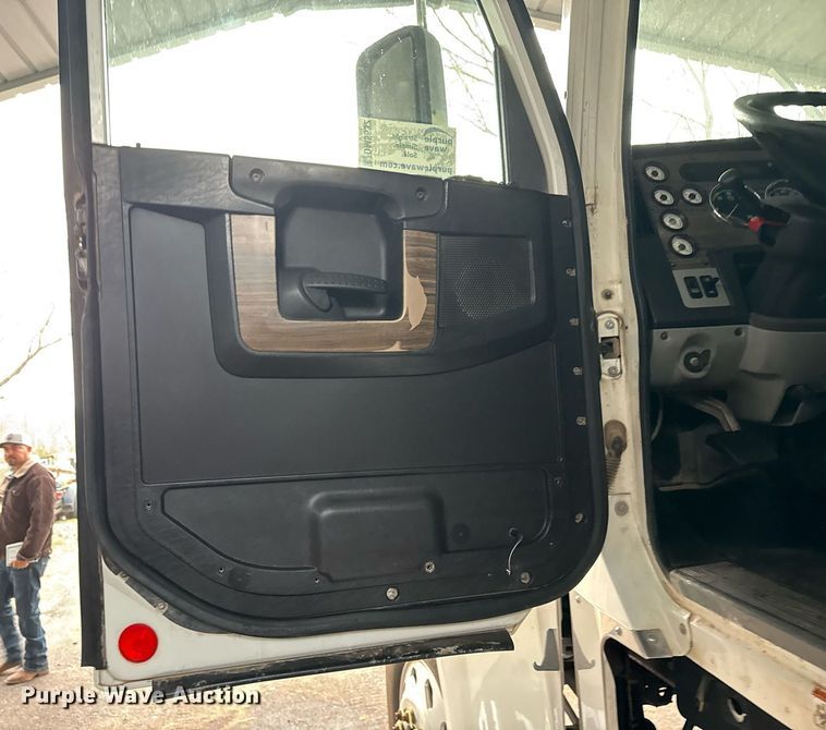 image for item DM5632 2013 Freightliner Coronado semi truck