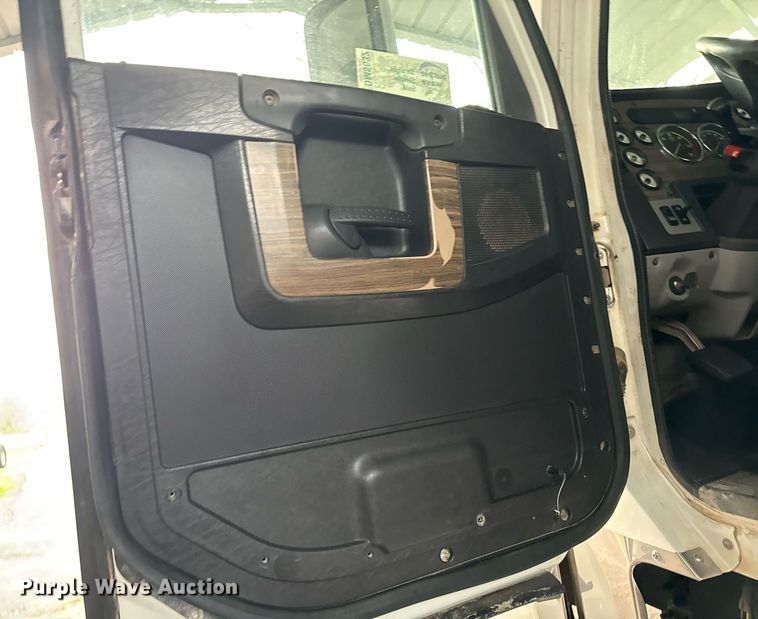 image for item DM5632 2013 Freightliner Coronado semi truck