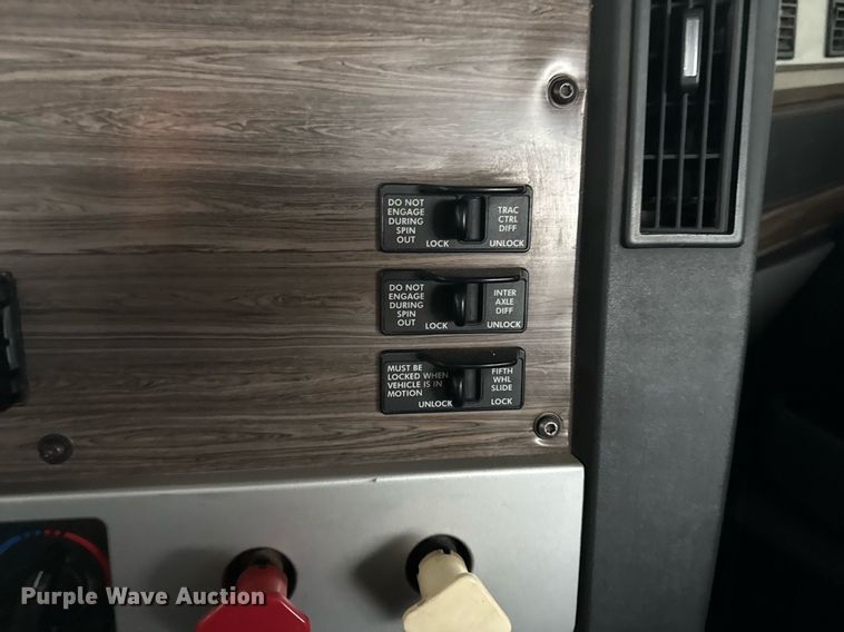 image for item DM5632 2013 Freightliner Coronado semi truck