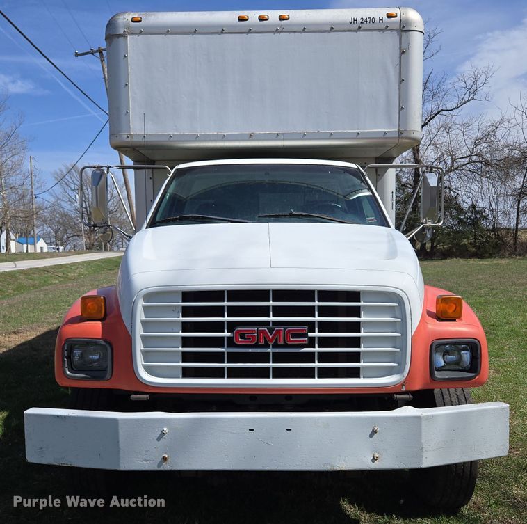 image for item DP6222 2000 GMC C6500 box truck