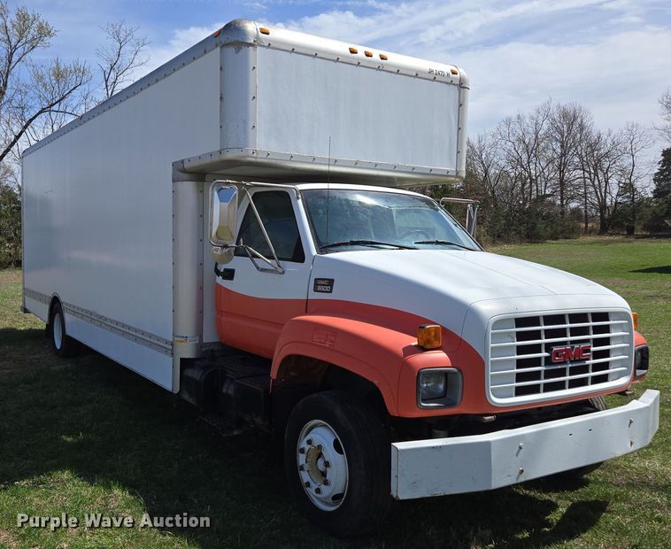 image for item DP6222 2000 GMC C6500 box truck