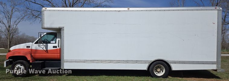 image for item DP6222 2000 GMC C6500 box truck