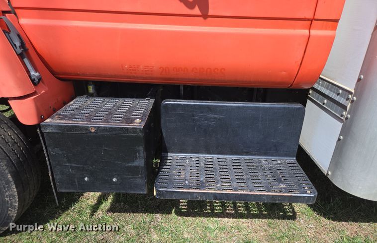 image for item DP6222 2000 GMC C6500 box truck