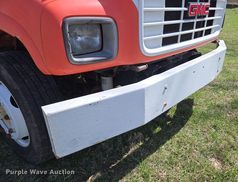 image for item DP6222 2000 GMC C6500 box truck