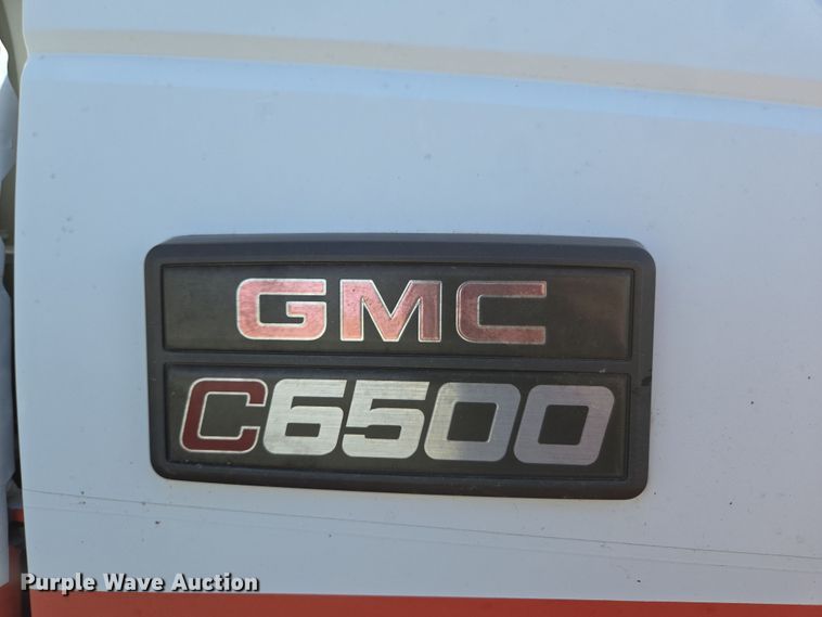 image for item DP6222 2000 GMC C6500 box truck