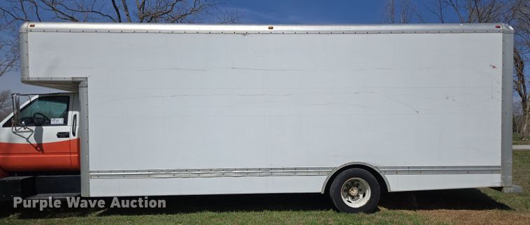 image for item DP6222 2000 GMC C6500 box truck