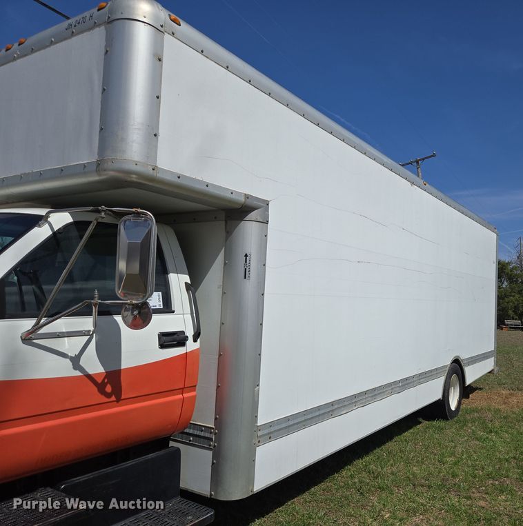 image for item DP6222 2000 GMC C6500 box truck