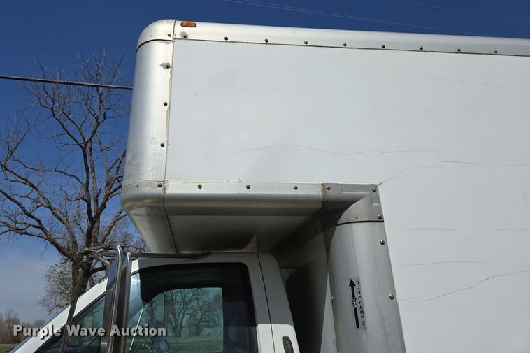 image for item DP6222 2000 GMC C6500 box truck
