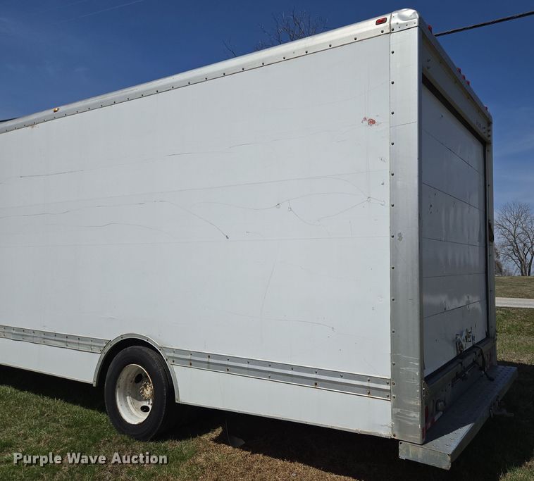 image for item DP6222 2000 GMC C6500 box truck