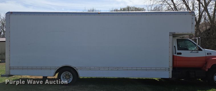 image for item DP6222 2000 GMC C6500 box truck