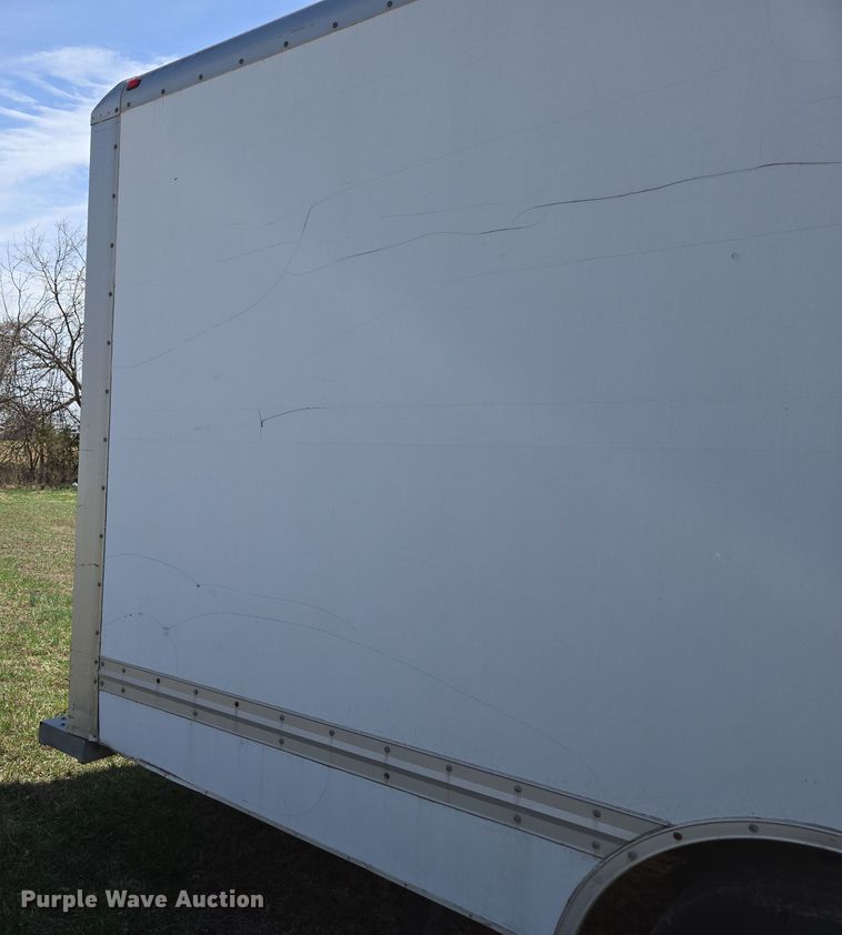 image for item DP6222 2000 GMC C6500 box truck