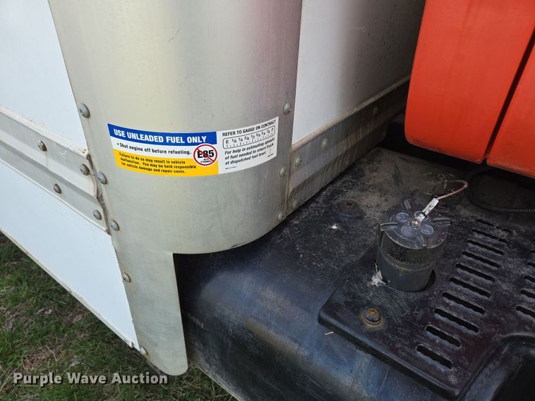 image for item DP6222 2000 GMC C6500 box truck