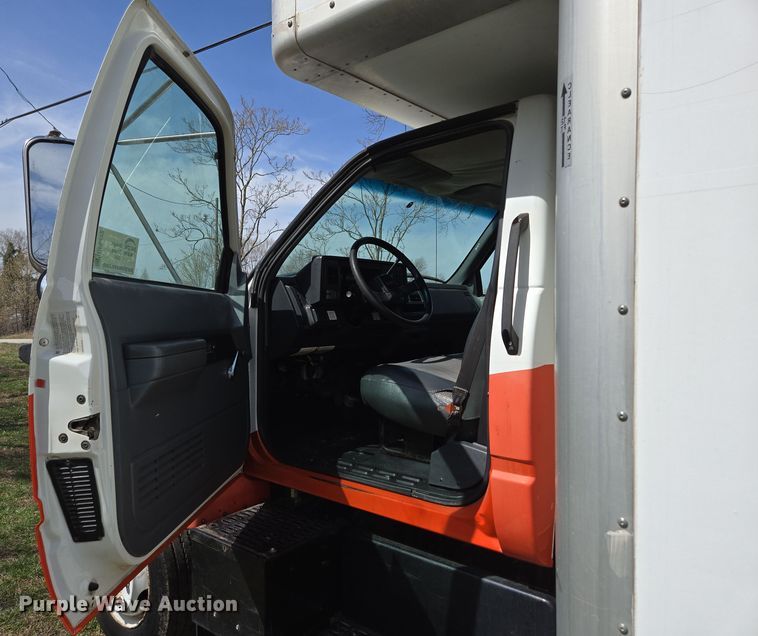 image for item DP6222 2000 GMC C6500 box truck