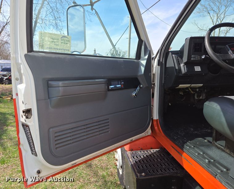 image for item DP6222 2000 GMC C6500 box truck