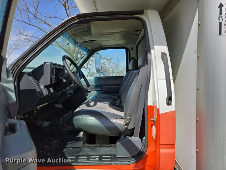 image for item DP6222 2000 GMC C6500 box truck