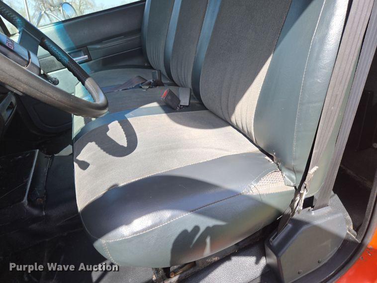 image for item DP6222 2000 GMC C6500 box truck