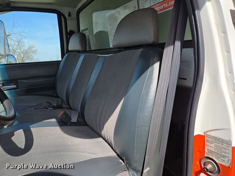 image for item DP6222 2000 GMC C6500 box truck