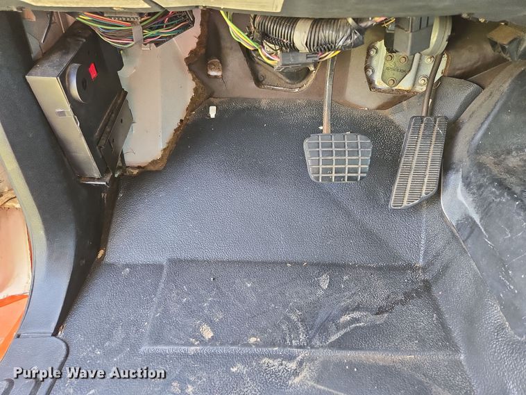 image for item DP6222 2000 GMC C6500 box truck