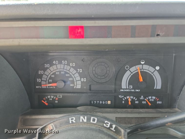 image for item DP6222 2000 GMC C6500 box truck