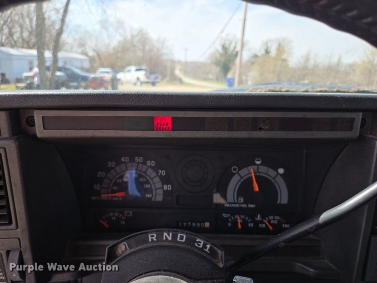 image for item DP6222 2000 GMC C6500 box truck